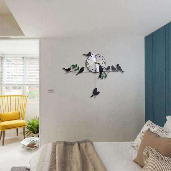 Väggklocka med fåglar och pendel