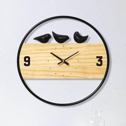 Design väggklocka i trä med fåglar
