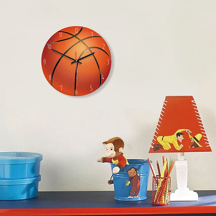 Väggklocka designad som en volleyboll