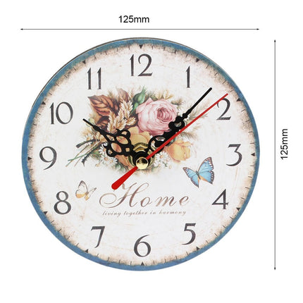 Vintage väggklocka i trä med blommor