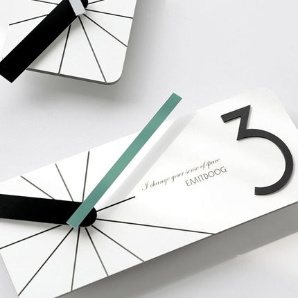 Modern rektangulär väggklocka i trä