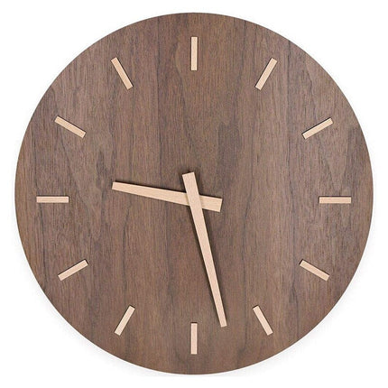Tyst väggklocka i minimalistisk trädesign