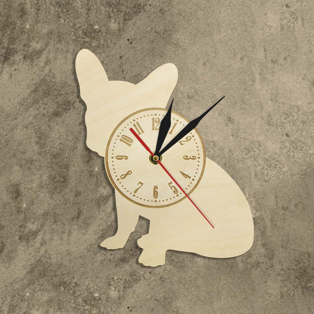 Väggklocka i trä hundsiluett design