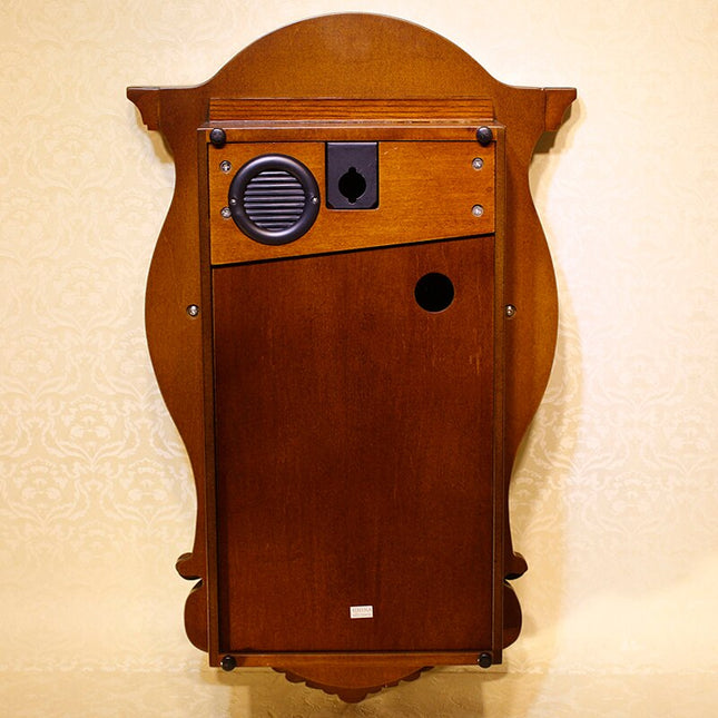 Klassiskt pendelur i trä för väggen