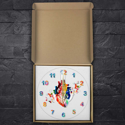 LED-väggklocka i akryl med hjärtmotiv