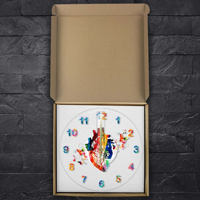 LED-väggklocka i akryl med hjärtmotiv