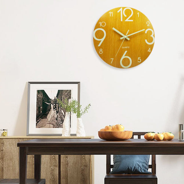 Lysande väggklocka med självlysande siffror