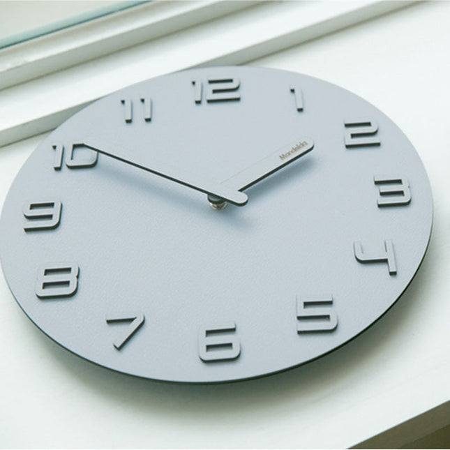 Minimalistisk väggklocka med 3D-siffror