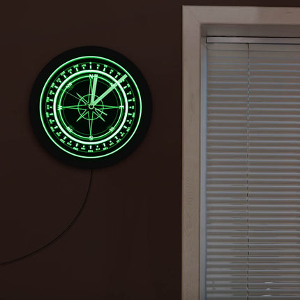 LED-väggklocka i form av kompass