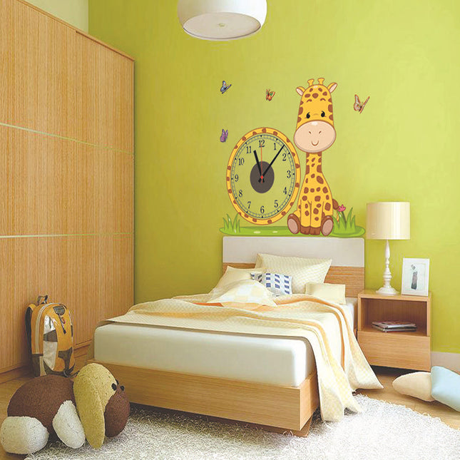 Väggdekor med klocka och söt giraff