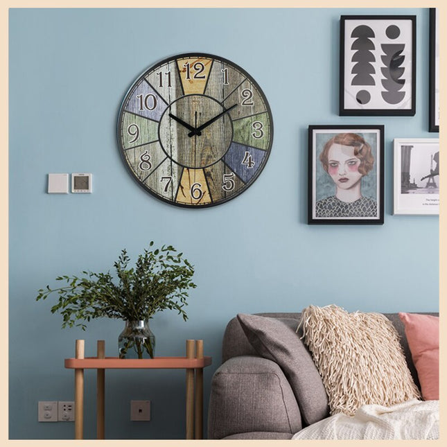 Rustik vintage väggklocka i trä