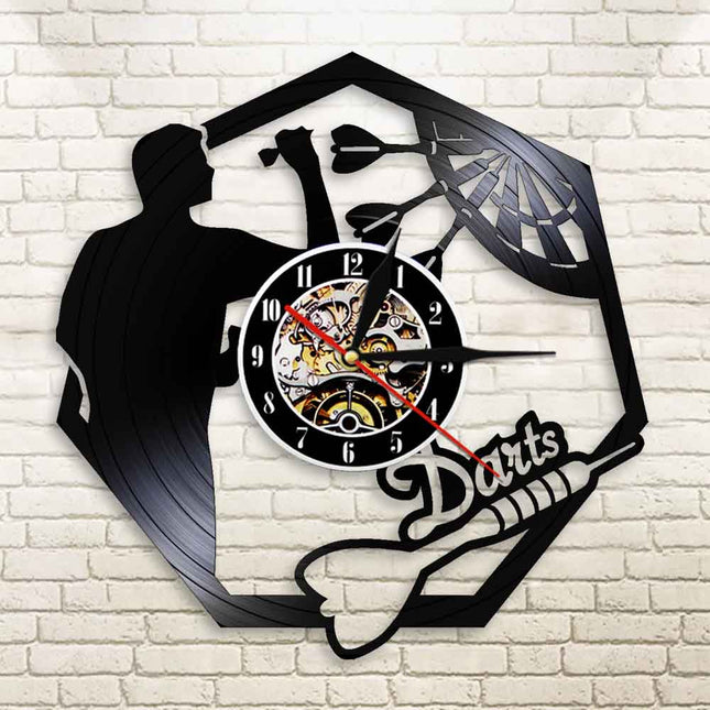 Väggklocka med dart motiv vinylskiva
