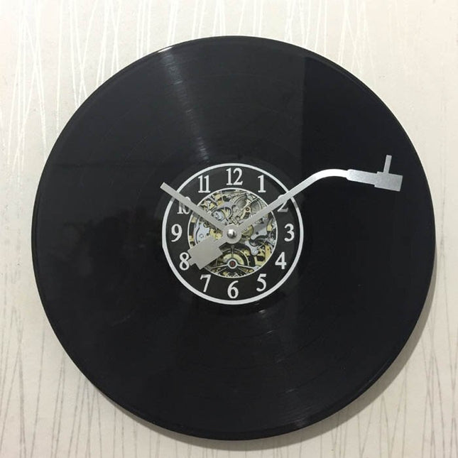 Väggklocka designad som en vinylspelare