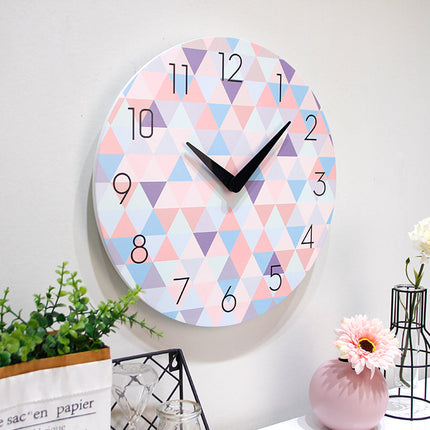 Design väggklocka för barnrum geometrisk