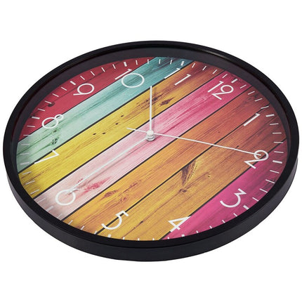 Färgglad väggklocka med träimitation