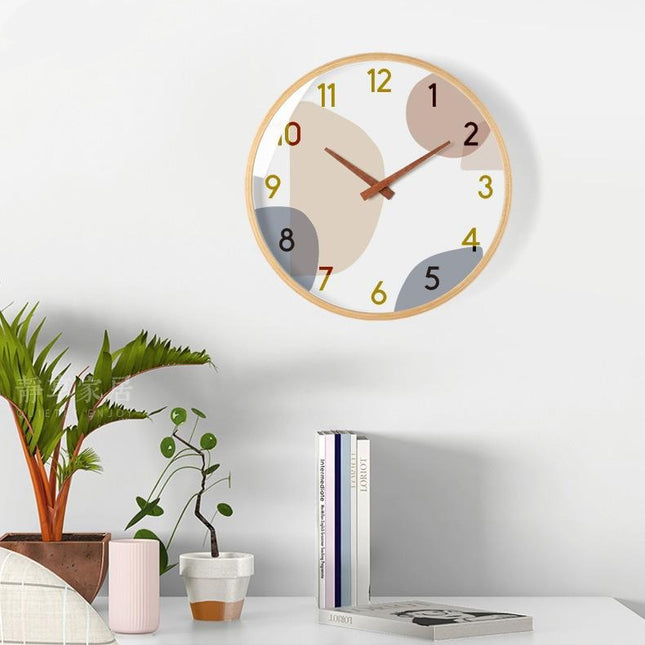Kreativ väggklocka i trä med pastellfärger