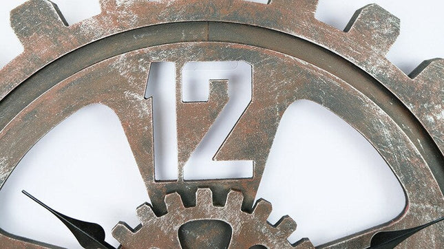 Stor väggklocka formad som kugghjul