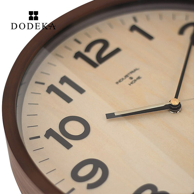 Tyst väggklocka i trä med glas