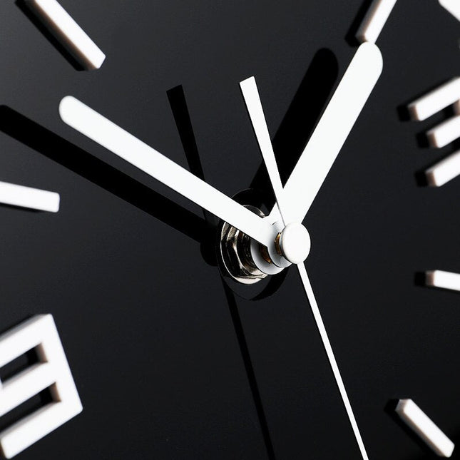 Geometrisk bordsklocka i svart metall