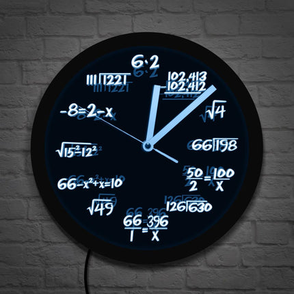 Väggklocka med matematiska formler och LED