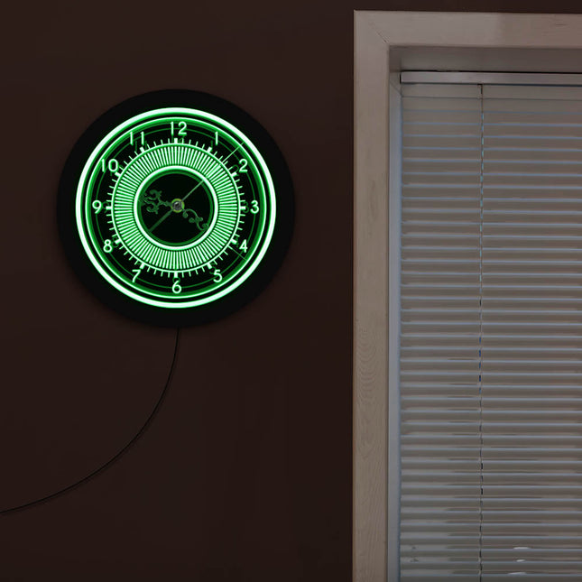Lysande väggklocka med modern LED-design