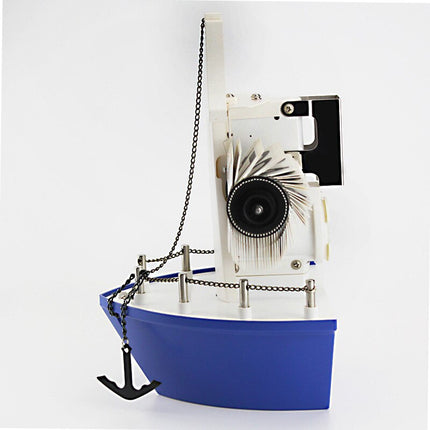 Unik flip-klocka designad som båt