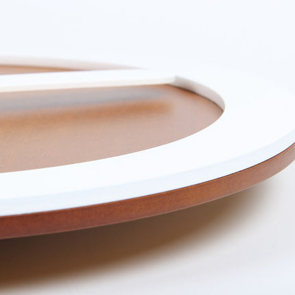 Modern väggklocka med tjocka visare