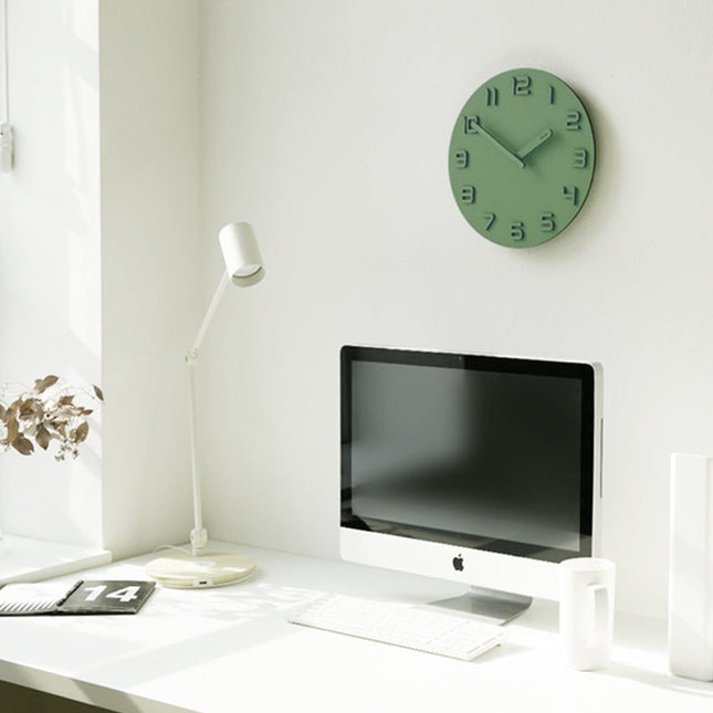 Minimalistisk väggklocka med 3D-siffror