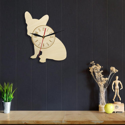Väggklocka i trä hundsiluett design