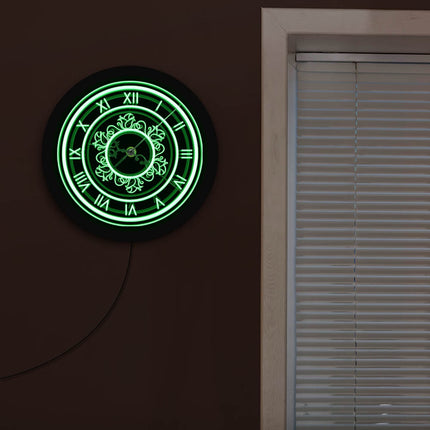 Retro väggklocka med moderna LED-detaljer
