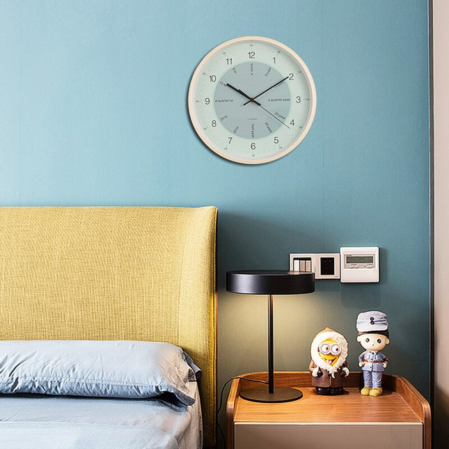 Väggklocka med Träram och Pastellurtavla