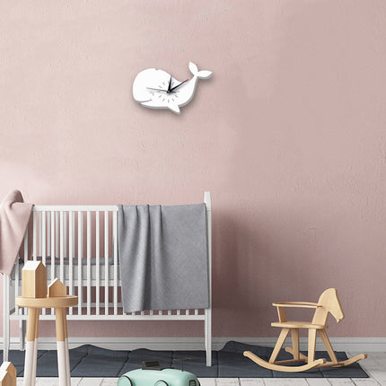 Väggklocka för barnrum i val-form