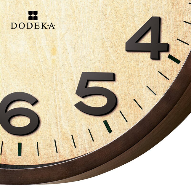 Tyst väggklocka i trä med glas