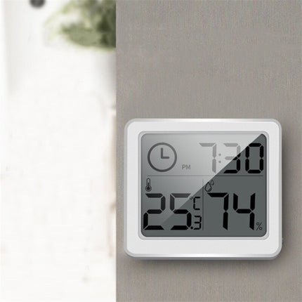 Vit digital bordsklocka med termometer