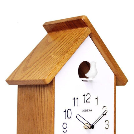 Modern vit gökur i minimalistisk design