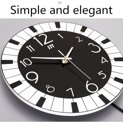 Väggklocka med design av musiknoter