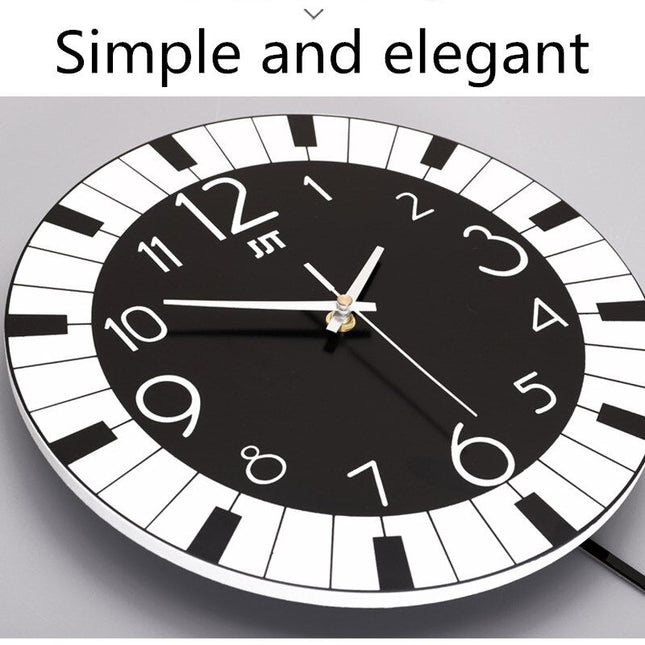 Väggklocka med design av musiknoter