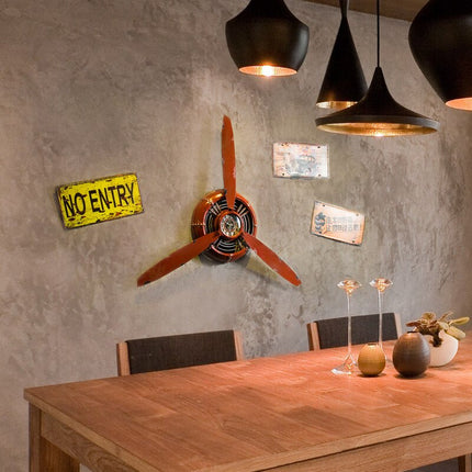 Väggklocka formad som en flygplanspropeller