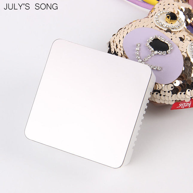 Digital bordsklocka med spegeldisplay