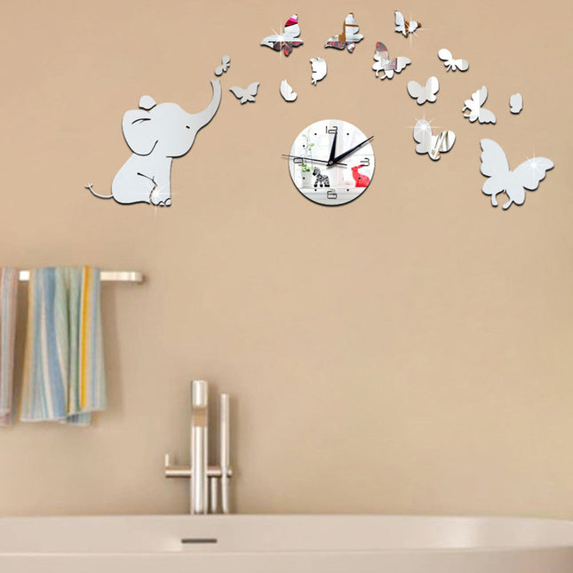Väggklocka med klistermärken elefant och fjärilar