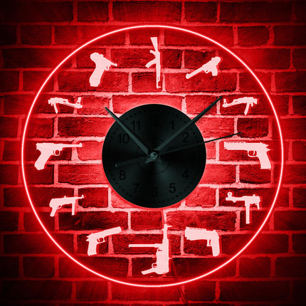 Unik väggklocka med vapen och LED-ljus