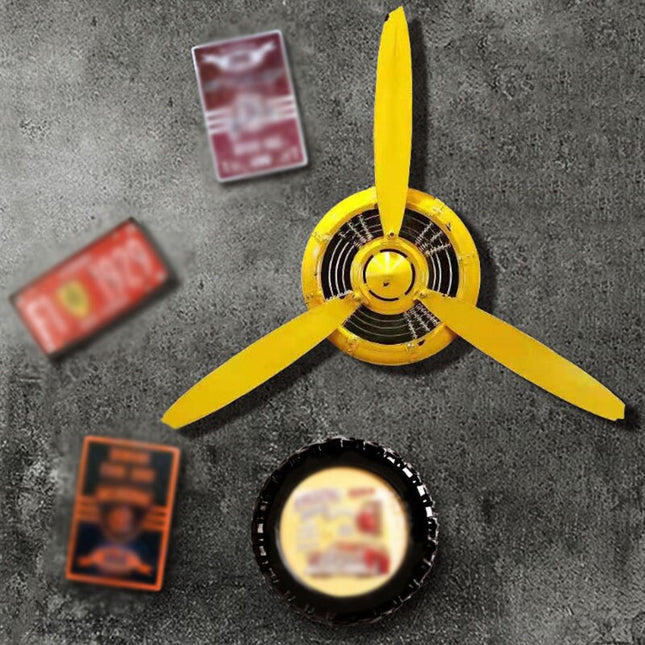 Väggklocka designad som en propeller