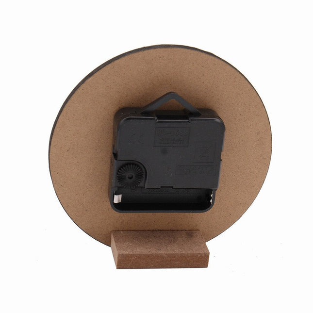 Lantlig vintage väggklocka i trä