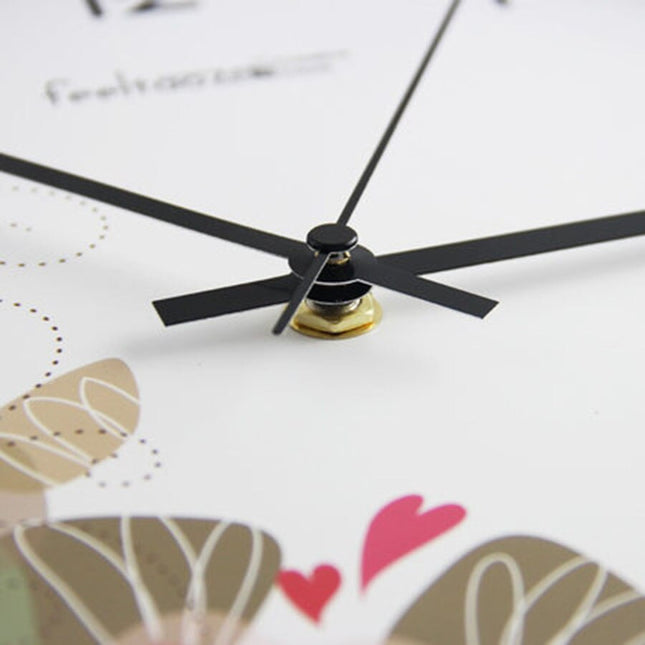 Minimalistisk väggklocka i zen-stil