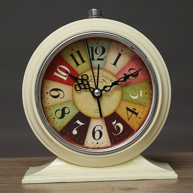 Klassisk analog bordsklocka med Eiffeltorn