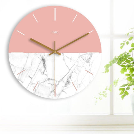 Modern väggklocka i rosa och vit marmor