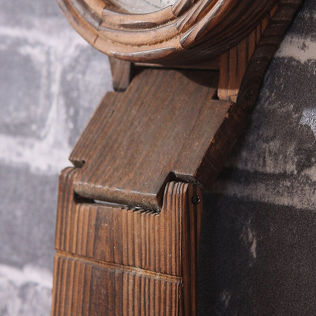 Jättestor väggklocka som ett armbandsur