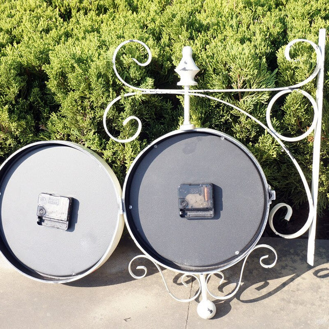 Dubbelsidig stationsklocka i vintagestil