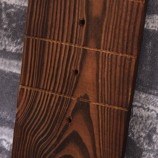 Jättestor väggklocka som ett armbandsur