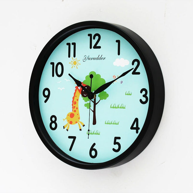 Rund väggklocka med giraff för barn